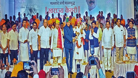 कोल्हापूर : कुस्ती आखाड्यात राजकीय दिग्गज एकत्र