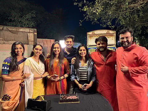 सौ. प्रताप मानसी सुपेकरचे १०० एपिसोड पूर्ण, कलाकारांनी असा केला जल्लोष