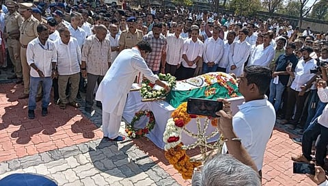 MLA Rajendra Patni : आमदार राजेंद्र पाटणी अनंतात विलीन; शासकीय इतमामात अंत्यसंस्कार