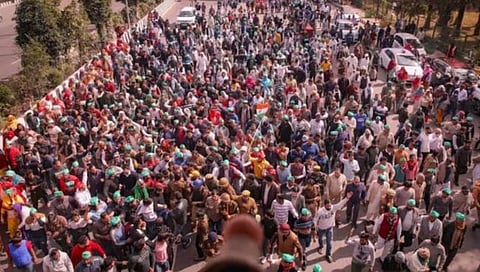 Delhi Farmer Protest : ‘चलो दिल्ली’ शेतकऱ्यांच्या मोर्चाने वाढलं टेन्शन; हरियाणाची सीमा सील, इंटरनेट बंद