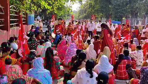 नागपूर: ‘सिटू’तर्फे केंद्र सरकारच्या अर्थसंकल्पाची होळी