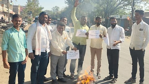 Maratha Reservation : मानवत येथे मराठा आरक्षण ठरावाची होळी