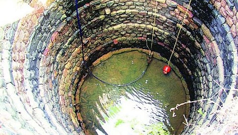 वाशिम : एकबुर्जी गावात पाणीपुरवठा करणाऱ्या विहिरीत विषारी औषध मिसळले