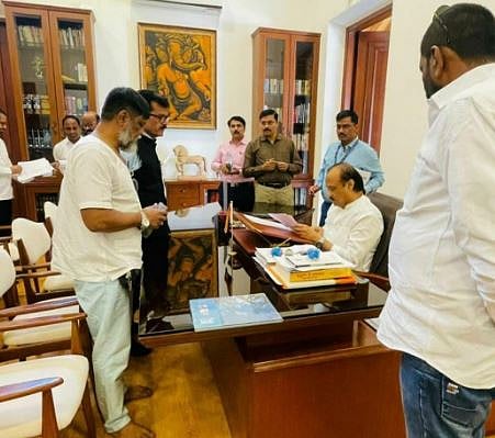 सराईत गुन्हेगार असिफ दाढी अजित पवारांच्या भेटीला : फोटो व्हायरल