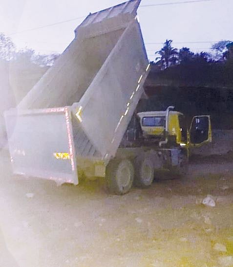 दुर्दैवी !  तारेला डंपरचा स्पर्श; चालकाचा मृत्यू