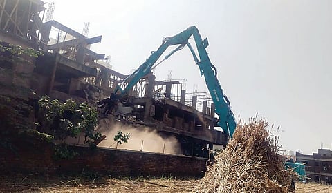 धायरीत नऊ इमारतींवर महापालिकेचा हातोडा; अनधिकृत बांधकामावर कारवाई