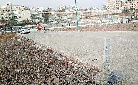 नाला बुजवून प्लॉट विक्री! लोहगावातील प्रकार; महापालिका प्रशासनाचे दुर्लक्ष