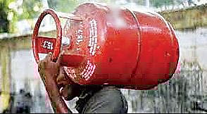 सावधान ! घरपोच सिलिंडर सेवेत गॅस चोरी; गॅस एजन्सीवर गुन्हा