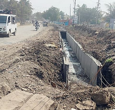 राजकीय श्रेयवादात अडकला कांदा मार्केट रस्ता !