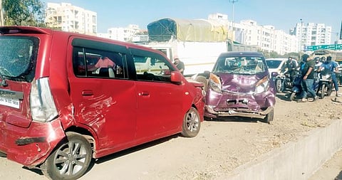 नवले पूल परिसरात अपघातांची मालिका : टँकरची आठ वाहनांना धडक