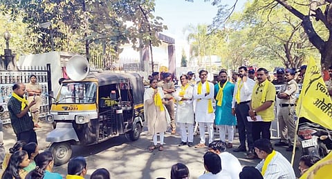 अजित पवारांच्या घरासमोर ओबीसींचे आंदोलन