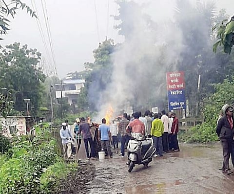 अतकरवाडीची स्मशानभूमी अडकली लालफितीत; ग्रामविकासमंत्र्यांचे आश्वासन ठरले फोल