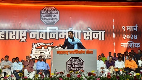 नाशिक : महाराष्ट्र नवनिर्माण सेनेच्या वर्धापन दिननिमित्त आयोजित सभेत बोलताना अध्यक्ष राज ठाकरे. समवेत बाळा नांदगावकर, अविनाश अभ्यंकर, आमदार राजू पाटील, संदीप देशपांडे, अशोक मुर्तडक यांच्यासह पदाधिकारी. (छाया : हेमंत घोरपडे)