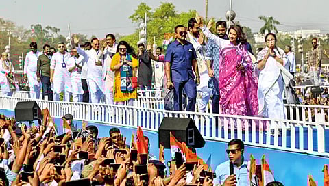 ममतांचा खेला, चलो अकेला