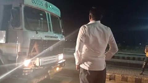 बेळगाव : पुणे-बंगळुरू महामार्गावर तिहेरी अपघात; दोघे ठार