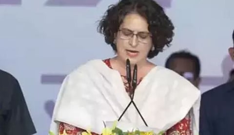 काँग्रेस नेत्या प्रियंका गांधी यांनी 'इंडिया' आघाडीच्‍या वतीने विरोधी पक्षांच्या पाच मागण्या जाहीर केल्या.