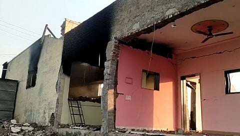 सोलापूर : घरात शक्‍तिशाली स्फोट; एकाचा मृत्यू, एक गंभीर जखमी, नातेवाईकांकडून घातपाताचा संशय