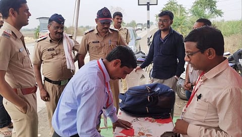 वाशिम : कारंजा ते अमरावती रस्त्यावर कारमध्ये ३६ लाखांची  रक्कम; स्थिर सर्वेक्षण पथकाची कारवाई