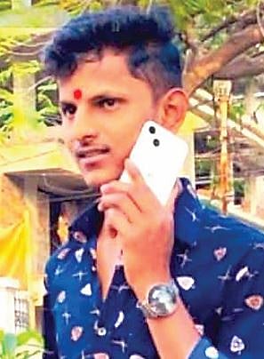 दुर्दैवी : वाहनाच्या धडकेत युवकाचा मृत्यू; सांडवे फाटा येथील घटना