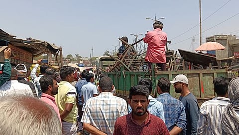 Dhule News | पिंपळनेर नगर परिषदेसमोरील अतिक्रमण काढण्यास स्थगिती, दुकानदारांनी मागितली आठ दिवसांची मुदत