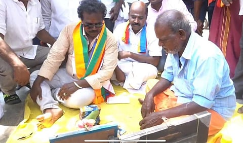 कुड्डालोर मतदारसंघातील पट्टाली मक्कल काची पक्षाचे उमेदवार थांगार बच्‍चन  यांनी पोपटच्‍या मदतीने भविष्‍य सांगणार्‍या सेल्‍वाराज यांच्‍याकडून आपलं राजकीय भविष्‍य जाणून घेतलं. 