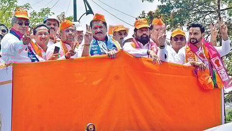 महायुतीचे शक्तिप्रदर्शन; मुख्यमंत्र्यांच्या उपस्थितीत मंडलिक, माने यांचे अर्ज दाखल