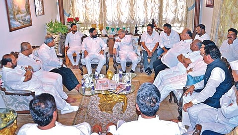 मुख्यमंत्री एकनाथ शिंदे यांची डॉ. प्रतापसिंह जाधव यांच्याशी चर्चा