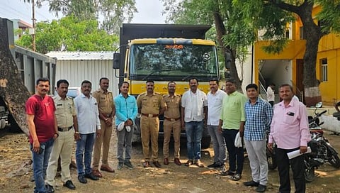 बीड: गेवराई येथे अवैध वाळू वाहतूक करणारे तीन हायवा पकडले: सव्वा कोटीचा मुद्देमाल जप्त