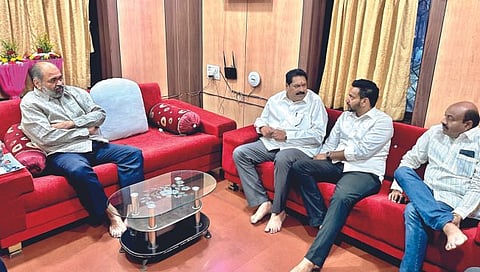 खा. मंडलिक, खा. माने यांनी घेतली आ. विनय कोरे यांची भेट