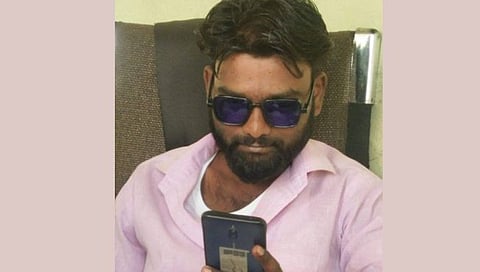 कोल्हापूर : तळसंदेजवळ तवेरा-ट्रकची समोरासमोर धडक, चालक जागीच ठार