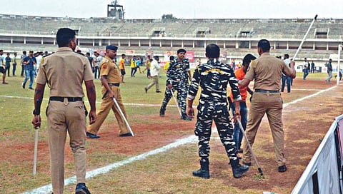 कोल्हापूर : फुटबॉल अंतिम सामन्यात राडा; पोलिसांचा लाठीमार