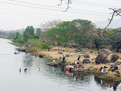 Pune : टंचाईच्‍या काळात पाण्याचा अपव्‍यय; व्हॉल्व, स्प्रिंकलर नादुरुस्त झाल्याने गळती 