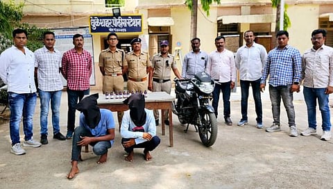 Dhule Crime News | आराम बस चालकांना चाकूचा धाक दाखवून लूटणाऱ्या दोघांना अटक 