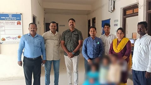 बीड : आई-बापाने लाथाडले, नातेवाईकांनी नाकारले, तीन चिमुकले ‘सैरभैर’