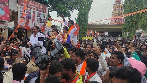 बीड : जिल्ह्याच्या विकासाला चालना देण्यासाठी पंकजा मुंडे यांना विजयी करा : उदयनराजे भोसले