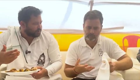 राष्‍ट्रीय जनता दलाचे नेते आणि बिहारचे माजी उपमुख्‍यमंत्री तेजस्‍वी यादव आणि काँग्रसचे माजी अध्‍यक्ष राहुल गांधी यांनी पाटणा येथील प्रचार सभेनंतर मटणाचा आस्‍वाद घेतला.