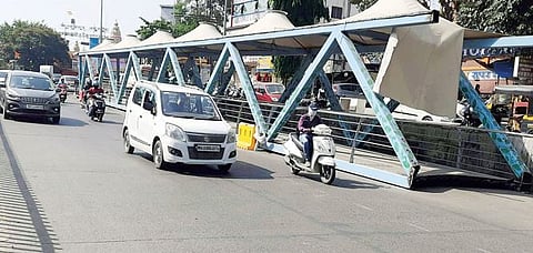 विश्रांतवाडीत ‘स्काय वॉक’ काढण्यास सुरुवात..