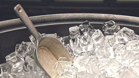 ‘या’ देशात ब्रेड, दुधापेक्षा महाग बर्फाचे तुकडे!