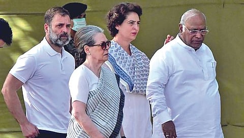 काँग्रेसचे भवितव्य काय?