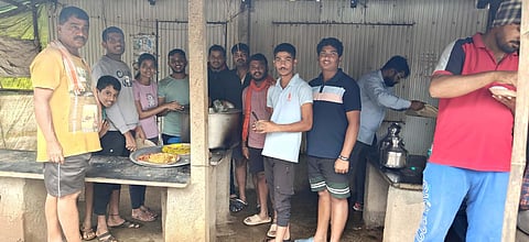 Help to passengers stuck in flood on Kolhapur-Ratnagiri highway