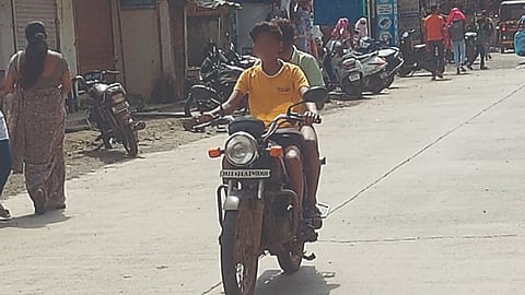 Minors driving in Kamshet city