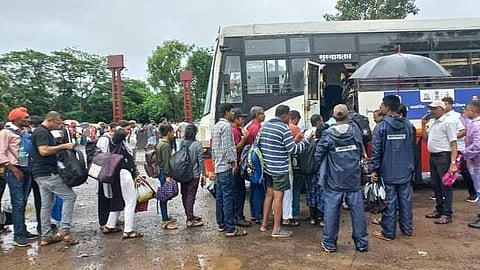 Arrangement of ST bus transport for 4,623 passengers by Konkan Railway