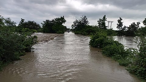 Rapid rise in water level of Panchganga, Shirdhon-Kurundwad communication was broken