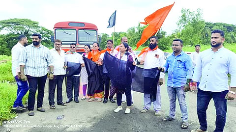 showed black flags to the Chief Minister