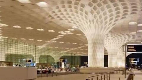 Mumbai airport gets bomb threat