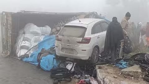 hisar fog wreaks havoc haryana horrific road accident hisar several vehicles collided one by one many died on spot