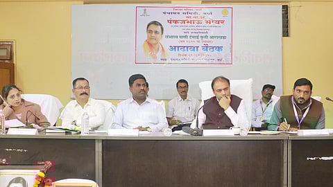 वर्धा तालुक्यातील पाणी टंचाईसंदर्भात आढावा बैठक घेण्यात आली. 