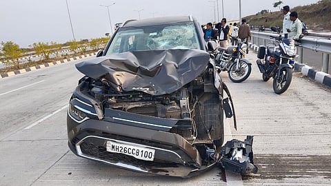 मोटरसायकल-कारच्या धडकेत एक ठार, एक गंभीर 