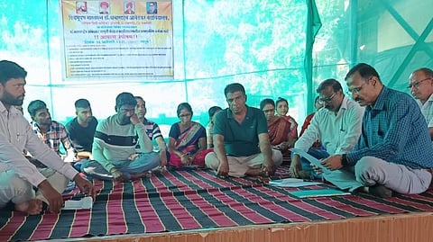 मॉडेल कॉलेजच्या कर्मचाऱ्यांचे सलग तिसऱ्या दिवशीही उपोषण सुरूच आहे.