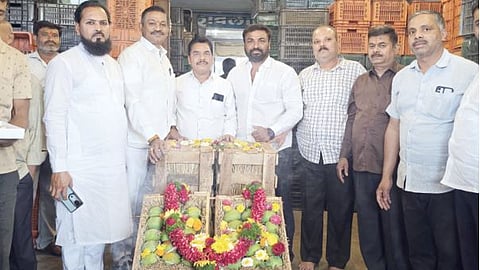 फळांचा राजा हापूस आंब्याची पेटी पुण्यात दाखल; एवढी आहे किंमत